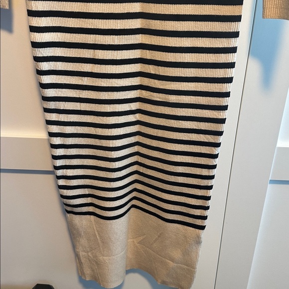 Striped Zesica Beige and Black Long Sleeve Dress, brand new!! Size medium. - Picture 3 of 6